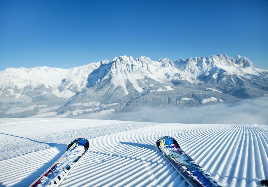 wilder-kaiser-frisch-gewalzte-piste-mit-blick-zum-wilden-kaiserjohannesfelsch-1-4
